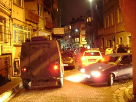 Beyoğlu'nda Market Önüne Bırakılan Ses Bombası Patladı