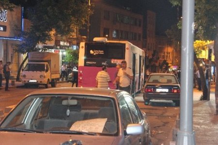 Beyoğlu’nda otobüse molotof bombası atıldı