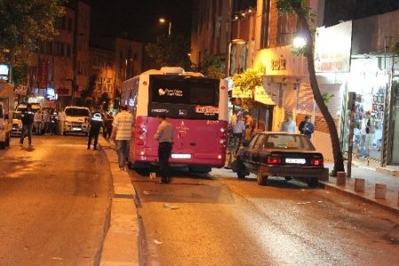 Beyoğlu’nda otobüse molotof bombası atıldı