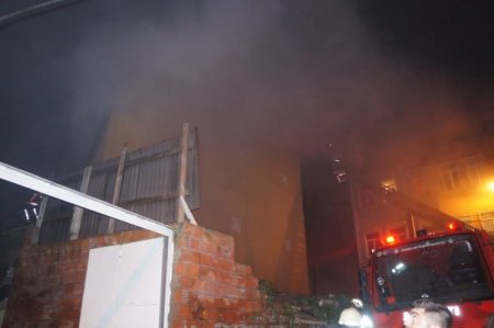 Beyoğlu’nda yangın: Çok sayıda kişi mahsur kaldı