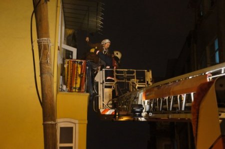 Beyoğlu’nda yangın: Çok sayıda kişi mahsur kaldı