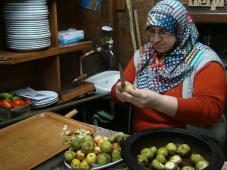 Beypazarı'nda Taş Armut Fırında Lokuma Dönüşüyor