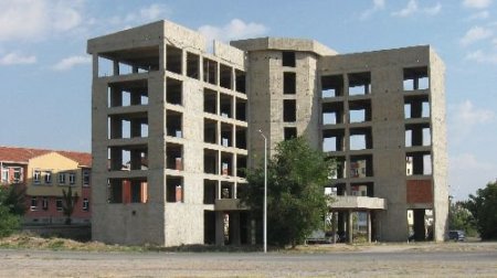 Beyşehir Emniyet Müdürlüğü Hizmet Binası 13 Yıldır Tamamlanmayı Bekliyor