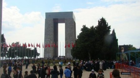 Beyşehir Gönül Koleji Çanakkale'ye vefa ziyareti yaptı