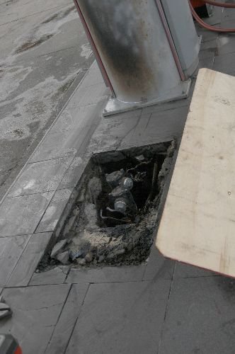 Bezin Pompası Aracına Bağlıyken Hareket Edince Benzinlikte Yangın Çıktı