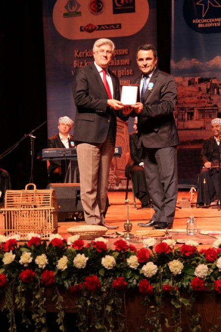 BGD Başkanı Yavuzaslan’a özel ödül