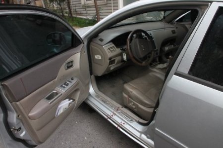 Bıçakla yaralandı, kendi arabasıyla hastaneye geldi