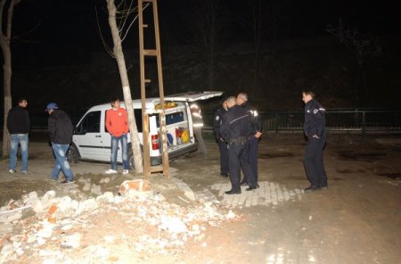 Bıçaklanan 17 Yaşındaki Genç Hayatını Kaybetti