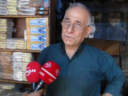 Bıçaklar kurbanlıklar için bileniyor