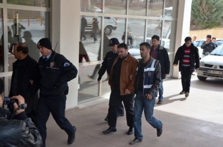 Bıçaklı kavga sayısı arttı, polis operasyon düzenledi: 3 gözaltı