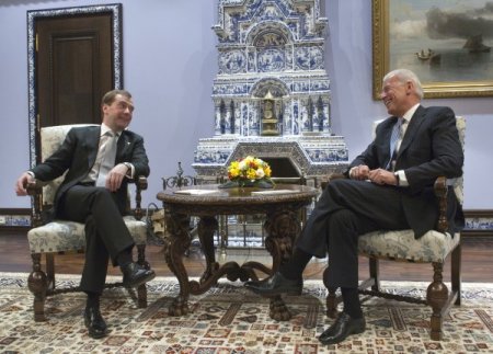 Biden'dan Medvedev'e İltifat: Dünyanın En Güçlü Liderlerinden Biri İle Oturduğumu Hissettim