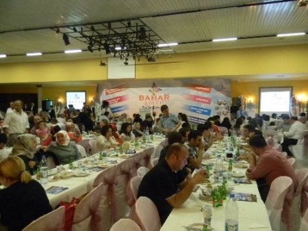 Biga Bahar Koleji'nden tanıtım yemeği