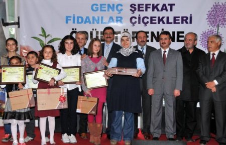 Bilgi yarışmalarında dereceye girenlere ödülleri verildi