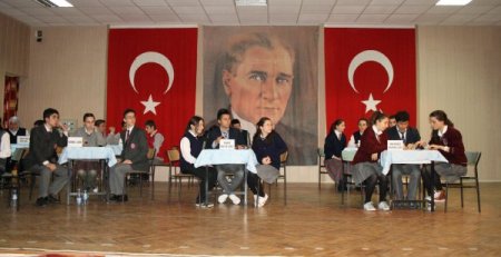 Bilgi Yarışmasının Birincisi Anadolu Öğretmen Lisesi