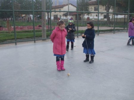Bilgisayarın olumsuz etkisinden eski oyunları oynayarak kurtuldular