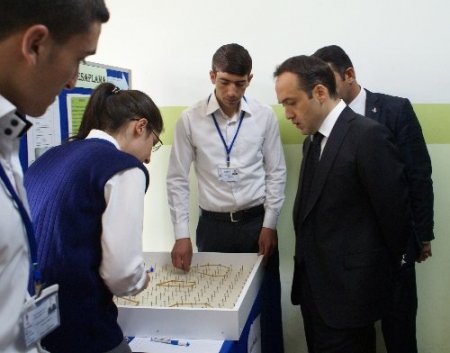 Bilim fuarının ilgi odağı çevreci çöp kovası projesi oldu