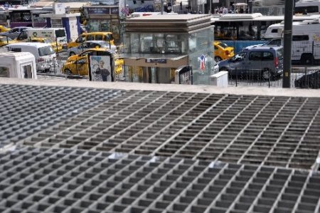 Bilim’e mezar olan havalandırma boşluğuna yeni mazgal konuldu