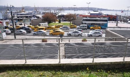 Bilim’e mezar olan havalandırma boşluğuna yeni mazgal konuldu