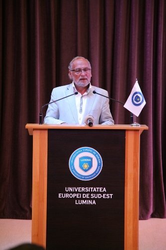 Bilişim olimpiyatlarına, kolbastı oynayan robotlar damgasını vurdu