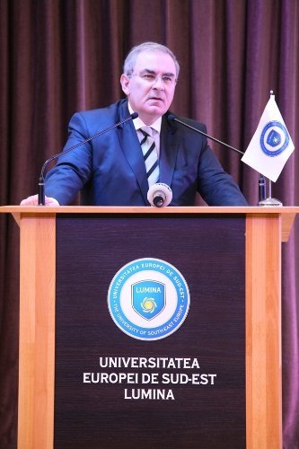 Bilişim olimpiyatlarına, kolbastı oynayan robotlar damgasını vurdu