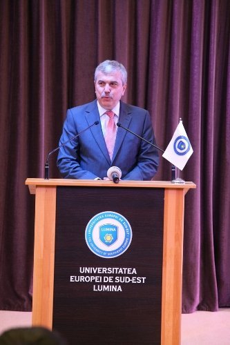 Bilişim olimpiyatlarına, kolbastı oynayan robotlar damgasını vurdu