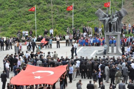 Bingöl'de, 1993 Tarihinde Şehit Edilen 33 Asker Törenle Anıldı