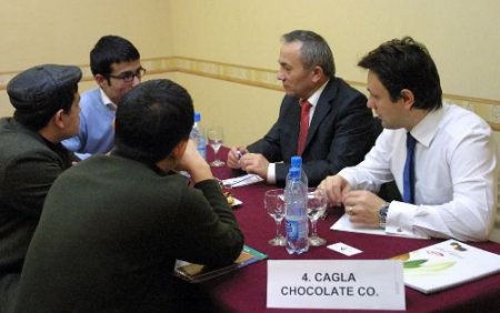 Bir Araya Gelen Özbek Ve Türk İşadamları Daha Çok İşbirliği İstedi