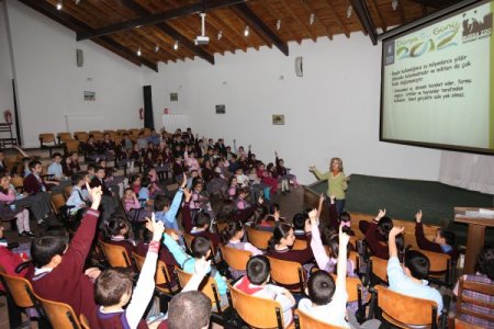 Bir Bardak Süt İçin 200 Litre Su Harcanıyor