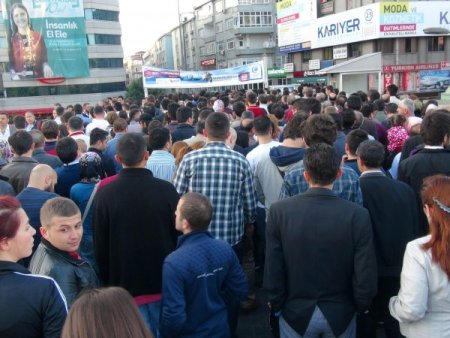 Bir Dakikalık Yol Çileye Döndü