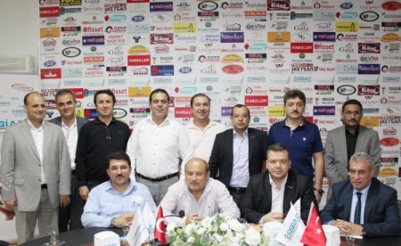 'Bir evrak için sanayicinin 10 gün bekletilmesi akıl alır gibi değil'