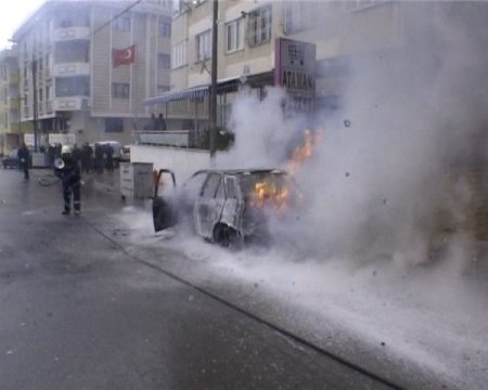 Bir Gün Önce Satın Aldığı Otomobil Alev Alev Yandı