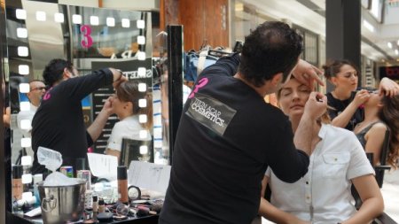 Bir Günde 531 Kişiye Makyaj Yaparak, Guinnes Rekorlar Kitabı'na Girdiler