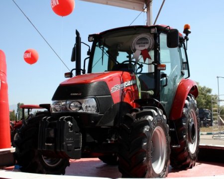 Bir haftada 200 traktör sattı