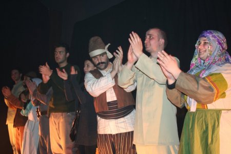 ‘Bir Hilal Uğura’ adlı tiyatro oyunu büyük ilgi gördü