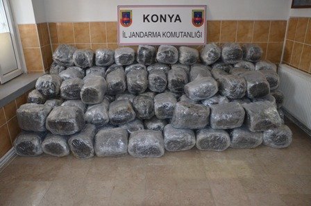 Bir Kamyon Esrarı, Çürük Kavunla Saklarken Yakalandı