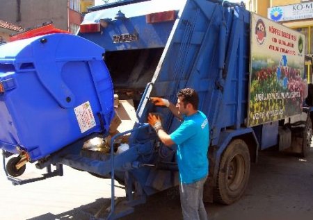 Bir Mahallenin Geri Dönüşümü İle 2 Bin Ağaç Kurtarıldı