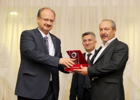 'Bir milleti yok etmek istiyorsanız, ordularının içine politika bulaştırın'