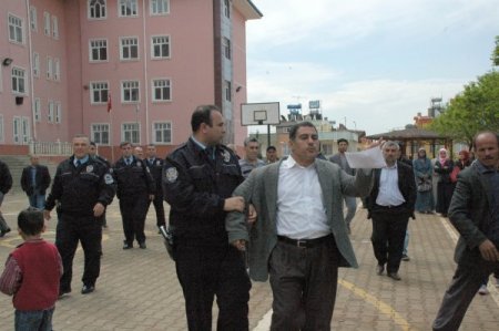 Bir Saat Sonra Sınava Alınan Başörtülü Öğrencilere Ek Süre Verilmedi