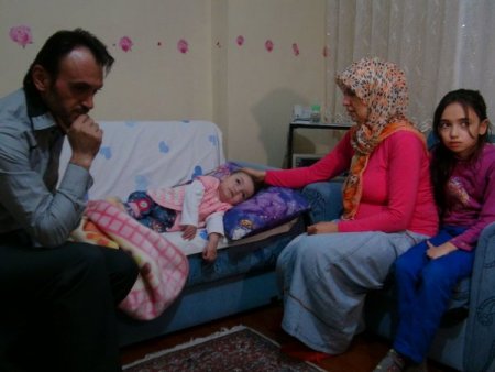 Bir yıl ömür biçilen minik Nisanur, yardım bekliyor