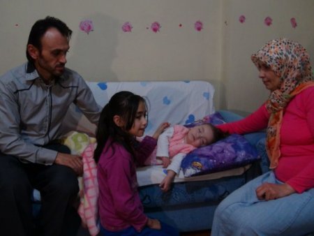 Bir yıl ömür biçilen minik Nisanur, yardım bekliyor