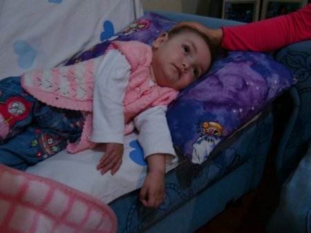 Bir yıl ömür biçilen minik Nisanur, yardım bekliyor