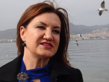 'Bırakın İzmir Körfezi'nde yüzmeyi, yanında yürümek bile mümkün değil'