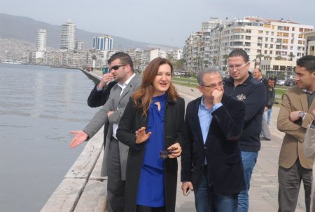 'Bırakın İzmir Körfezi'nde yüzmeyi, yanında yürümek bile mümkün değil'