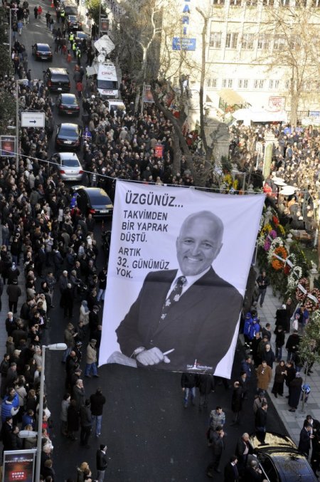 Birand sevgisi cami avlusuna sığmadı