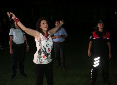Birbirinden Ünlü Sanatçılar İzmir Emniyeti İçin Sahne Aldı
