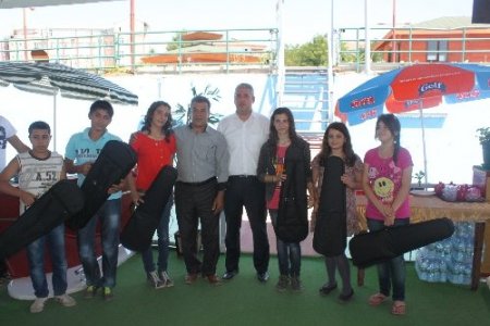 Birecik'de Şefkat Çemberi'ne katılan öğrenciler ödüllendirildi