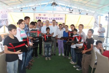 Birecik'de Şefkat Çemberi'ne katılan öğrenciler ödüllendirildi