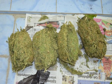 Birecik'te 4 kilo esrar ele geçirdi