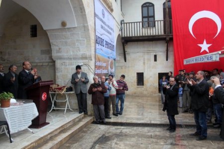 Birecik’te bin 500 kişiye aşure ikram edildi