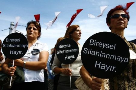 Bireysel Silahlanmaya Karşı 'ayakkabılı' Protesto